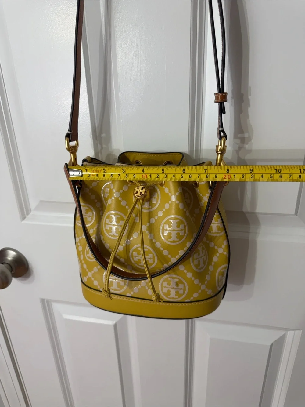 Tory Burch Yellow Logo Drawstring Bucket Shoulder Bag/crossbody bag